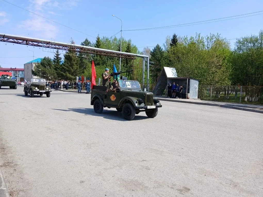8 мая в селе Каскара ребята из кадетских классов «Орлы» и «Патриот» приняли участие в поздравлении в