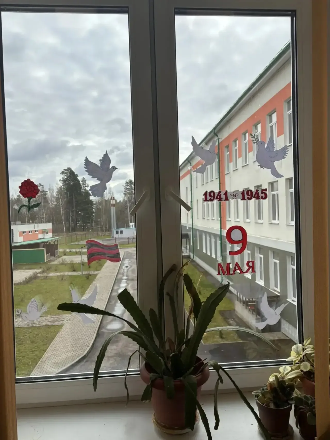 Акция «Окна Победы». 🎇  📌В преддверии великого праздника — Дня Победы — наша школа продолжает акцию 