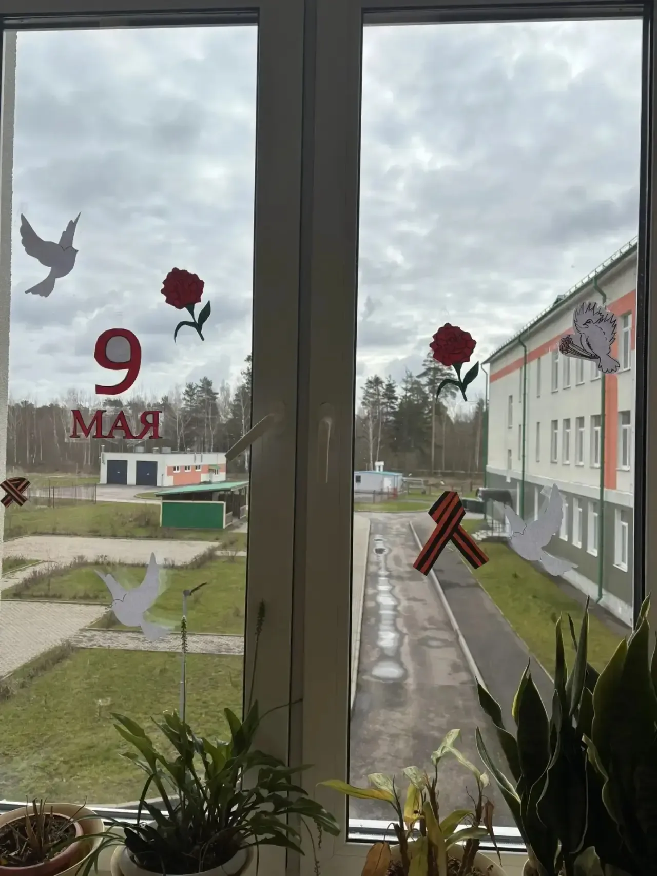 Акция «Окна Победы». 🎇  📌В преддверии великого праздника — Дня Победы — наша школа продолжает акцию 