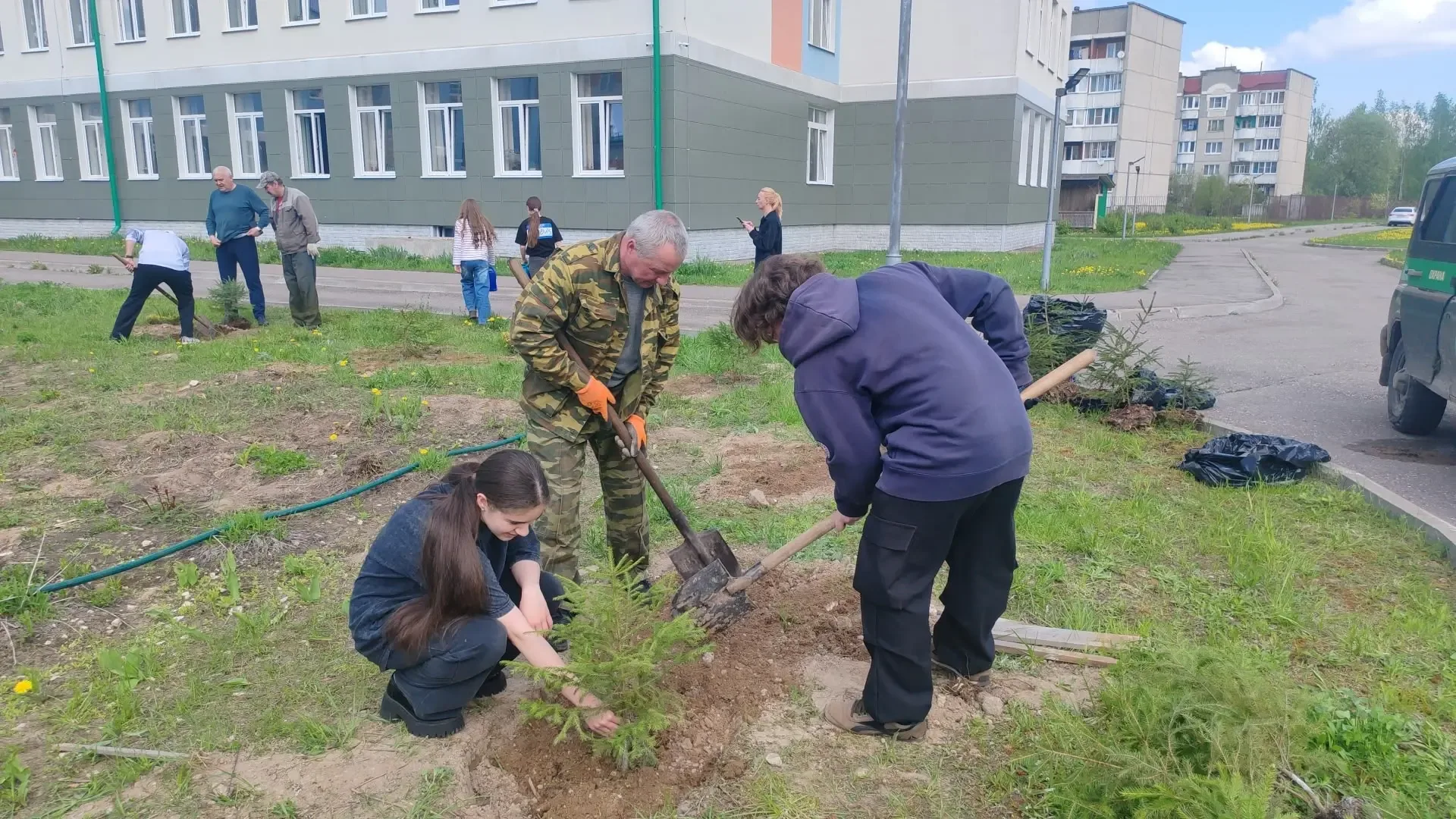 14 мая в нашей школе состоялась акция «Аллея памяти», в ходе которой учащиеся 8 «Агро» класса совмес