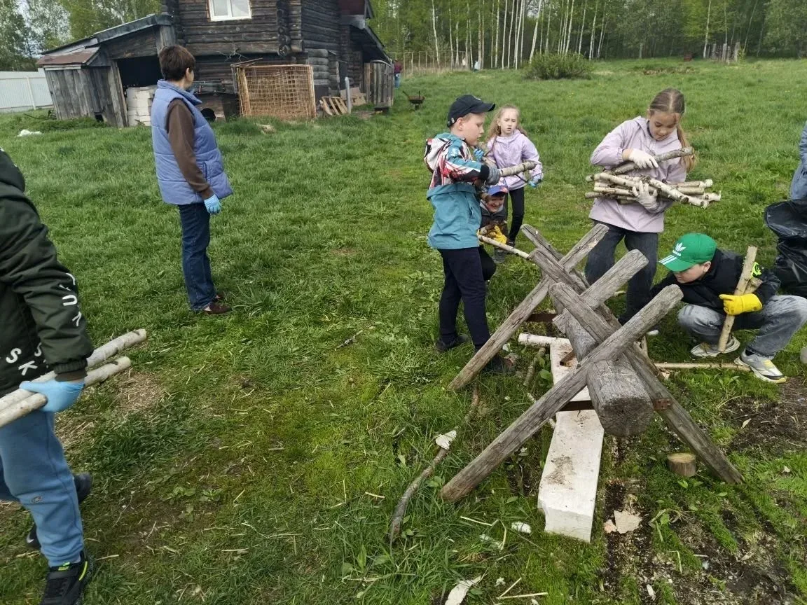 🐈🐕Поможем братьям нашим меньшим.  🐕В минувшие выходные учащиеся 4 А класса ( классный руководитель Т