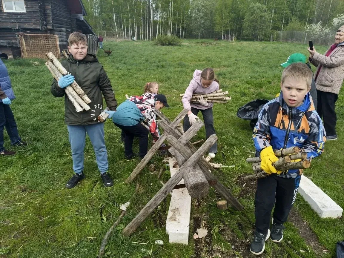 🐈🐕Поможем братьям нашим меньшим.  🐕В минувшие выходные учащиеся 4 А класса ( классный руководитель Т