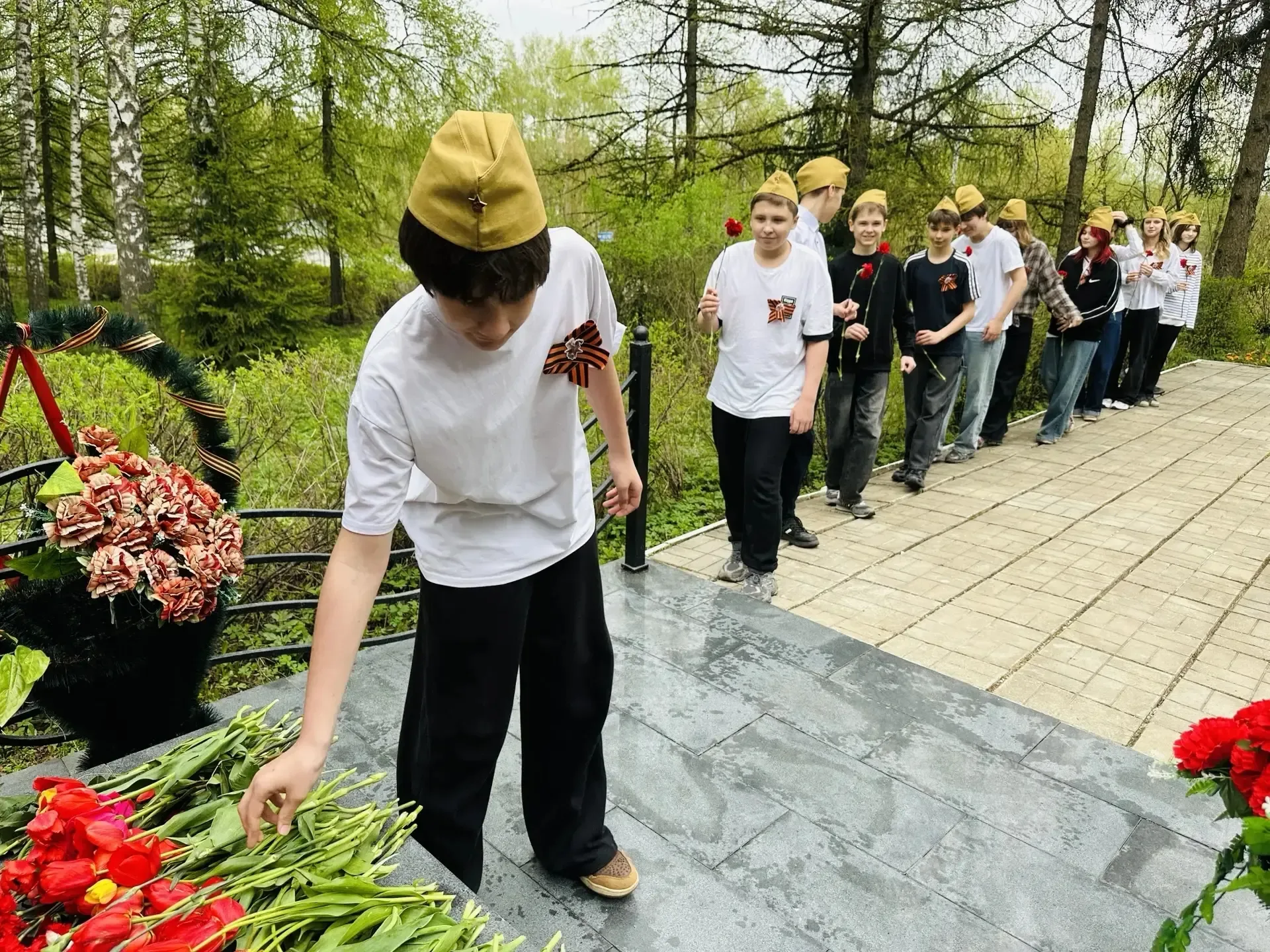 В рамках Марафона «Наследники Победы» учащиеся МБОУ СОШ 21 приняли участие в акции «Я помню» и торже