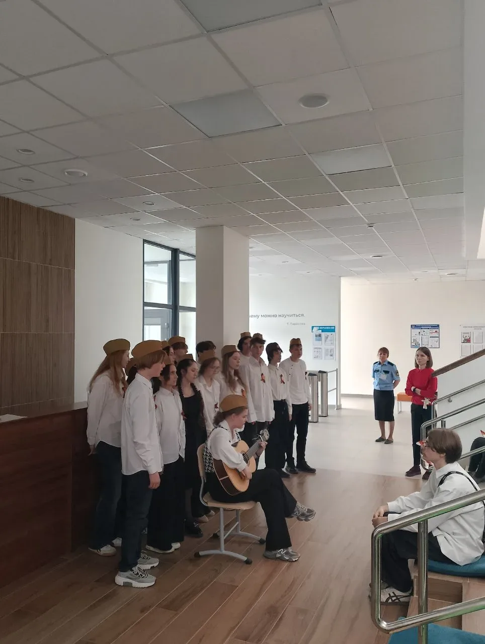 В преддверии праздника Великой победы в нашей школе (ул. Станислава Ростоцкого д. 2) прошел коллекти
