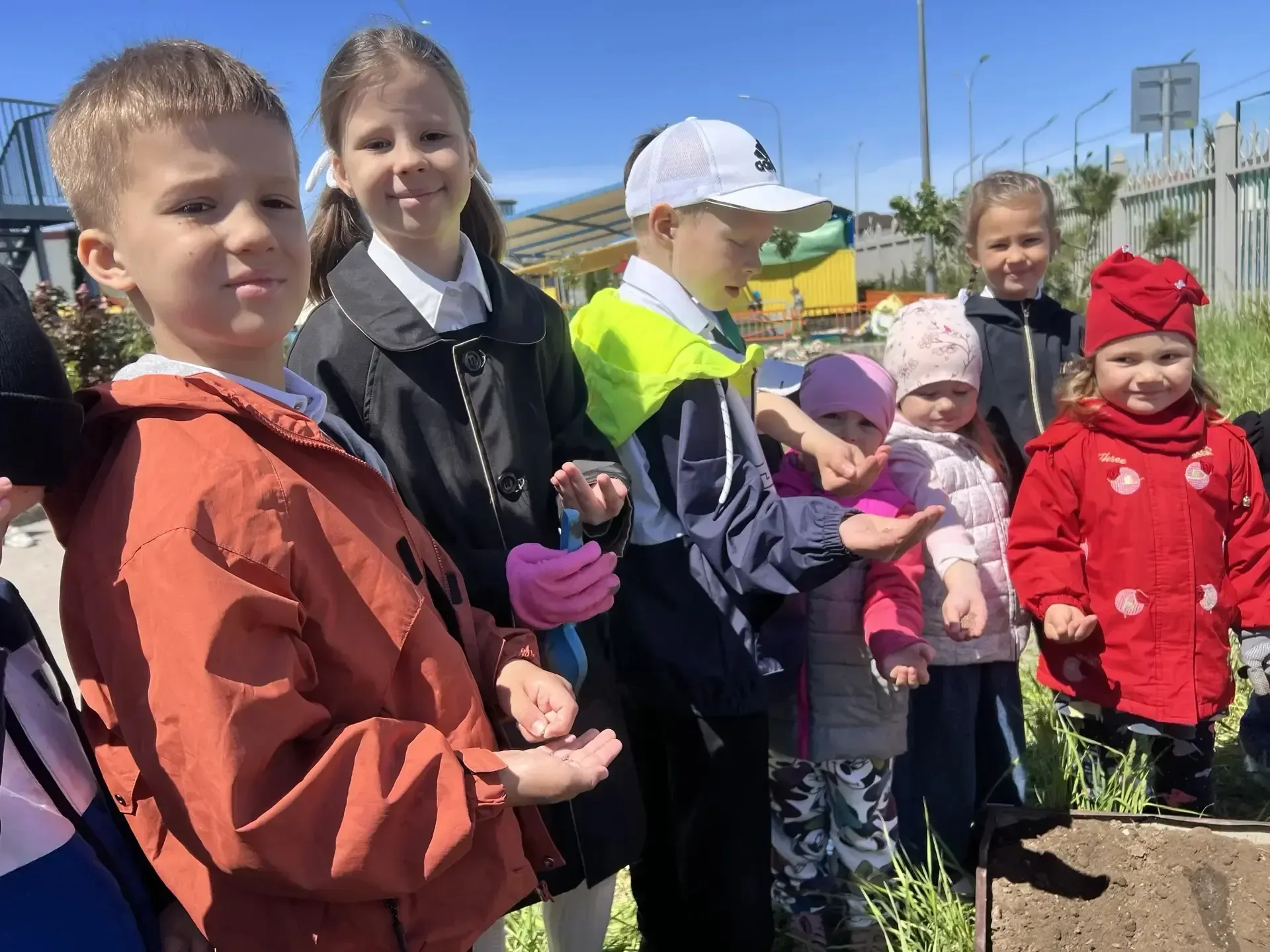 🌱 Сегодня в нашем классе произошло что-то особенное! 🌱  Ребята из 1-В класса вместе с воспитанниками