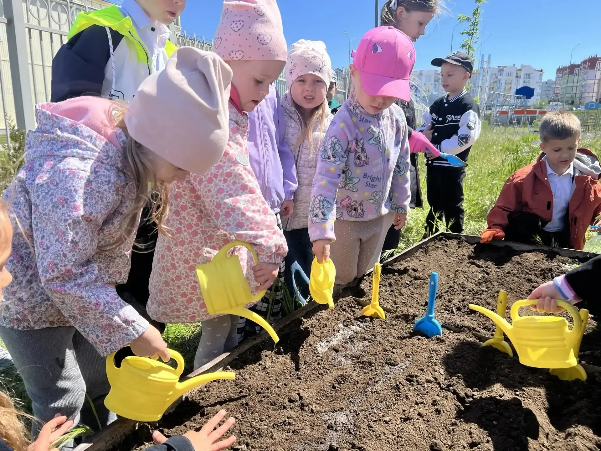 🌱 Сегодня в нашем классе произошло что-то особенное! 🌱  Ребята из 1-В класса вместе с воспитанниками