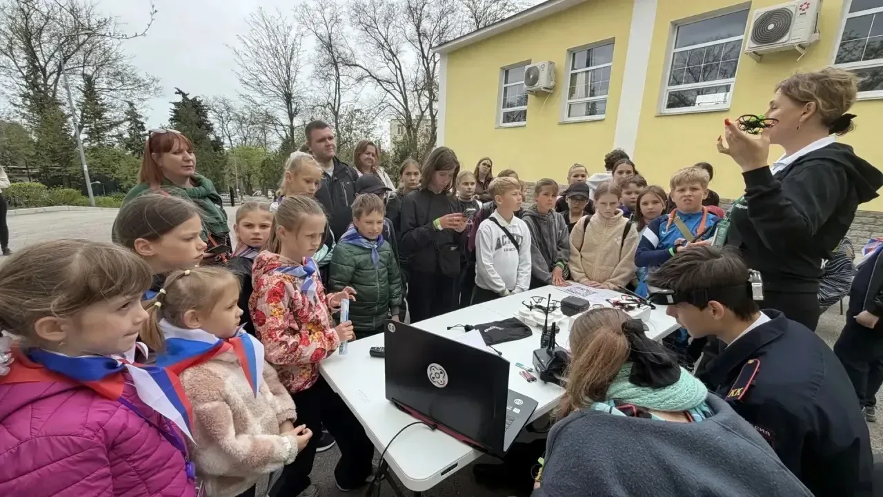 3‑В класс ярко и достойно представил нашу школу на Фестивале детской безопасности.  Ученики продемон