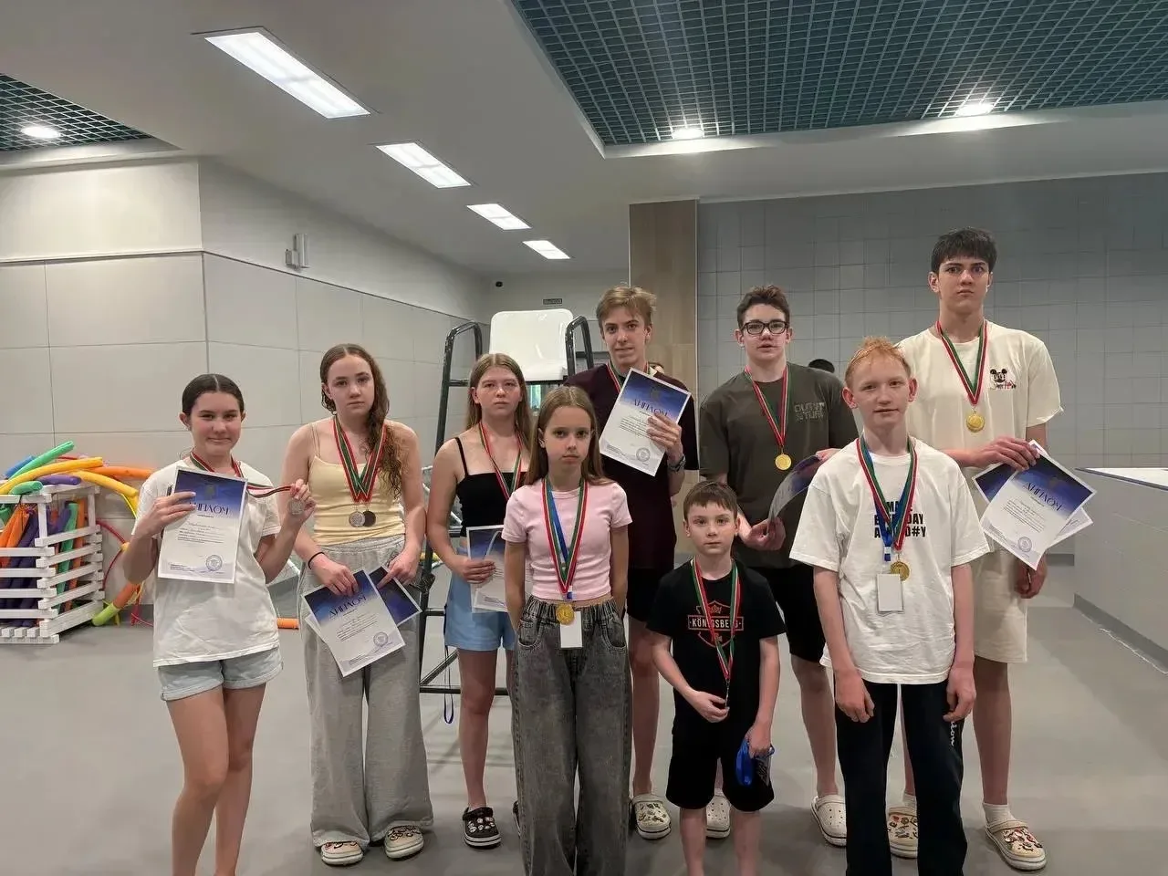 🎉 Наши гимназисты успешно выступили на школьной лиге плавания  🏊 Спортсмены выступали в разных стиля
