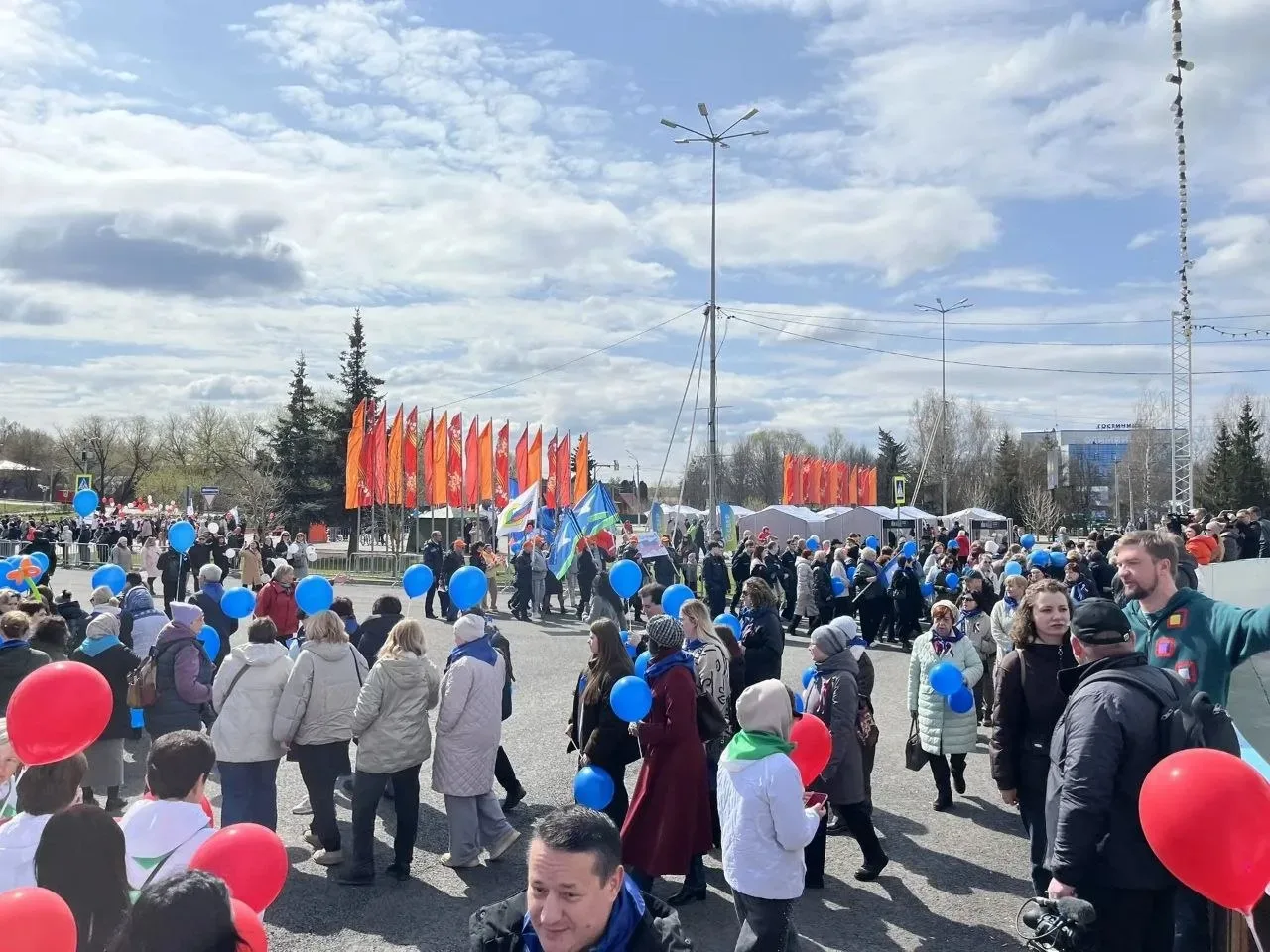 Работники #Мособлпожспас приняли участие в первомайском шествии в округе #Чехов  🌸 1 мая работники 3