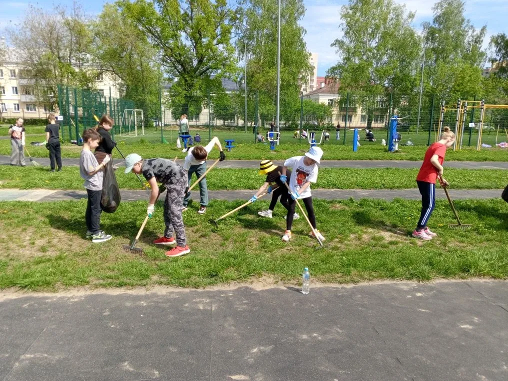 В Гимназии  прошёл большой общешкольный субботник, в котором активное участие приняли не только учен