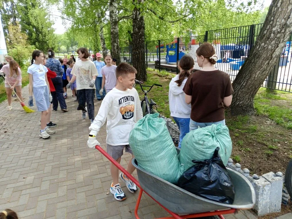 В Гимназии  прошёл большой общешкольный субботник, в котором активное участие приняли не только учен