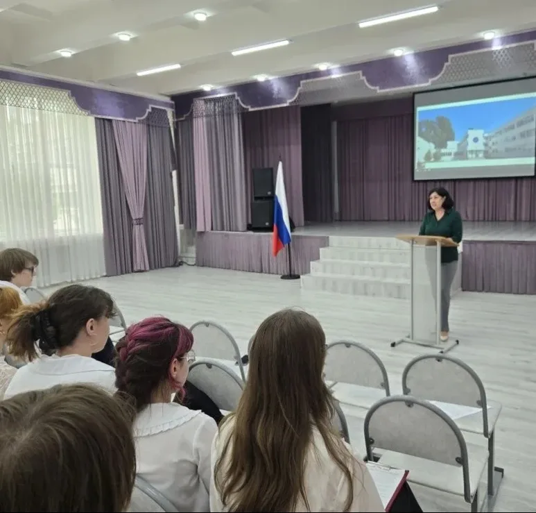 🚀 СТАРТ ДАН! В гимназии открыли сезон защиты проектов!  Сегодня в актовом зале — настоящий праздник 