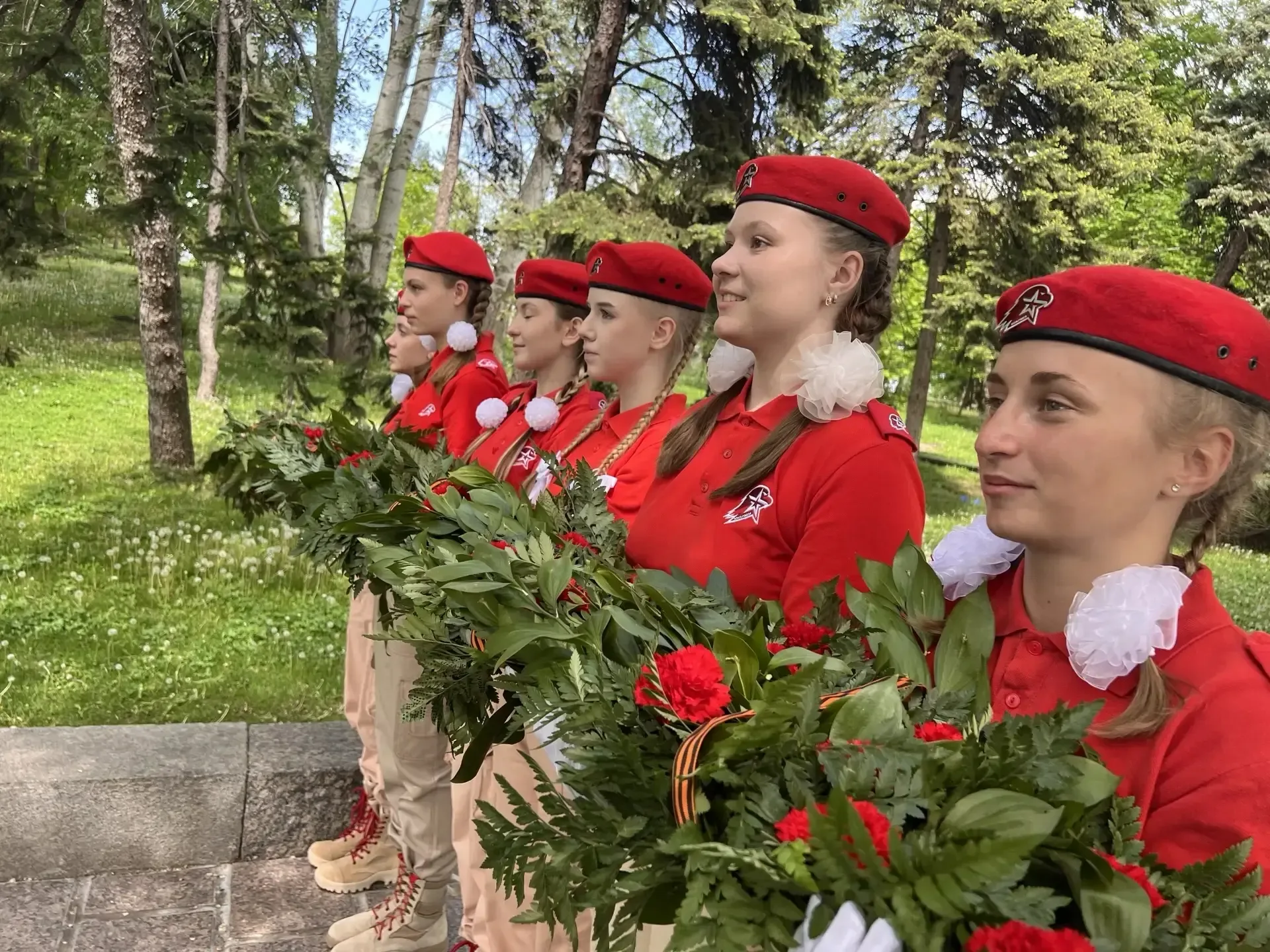 🇷🇺 Клятва на главной высоте России  Сегодня, 14 мая, на Мамаевом кургане, у стен легендарного мемори