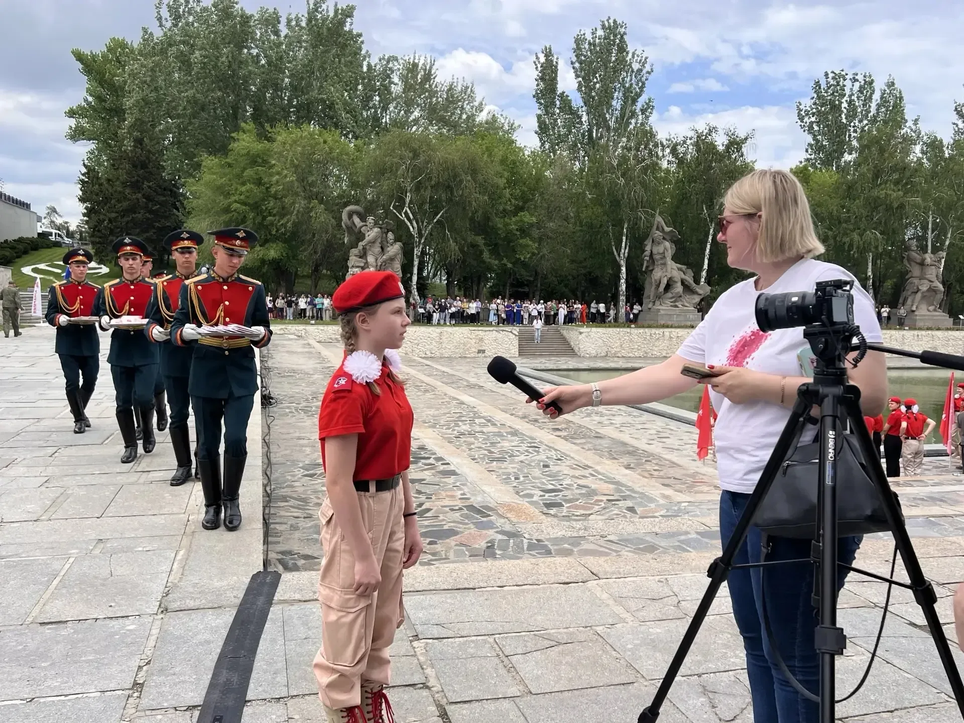 🇷🇺 Клятва на главной высоте России  Сегодня, 14 мая, на Мамаевом кургане, у стен легендарного мемори