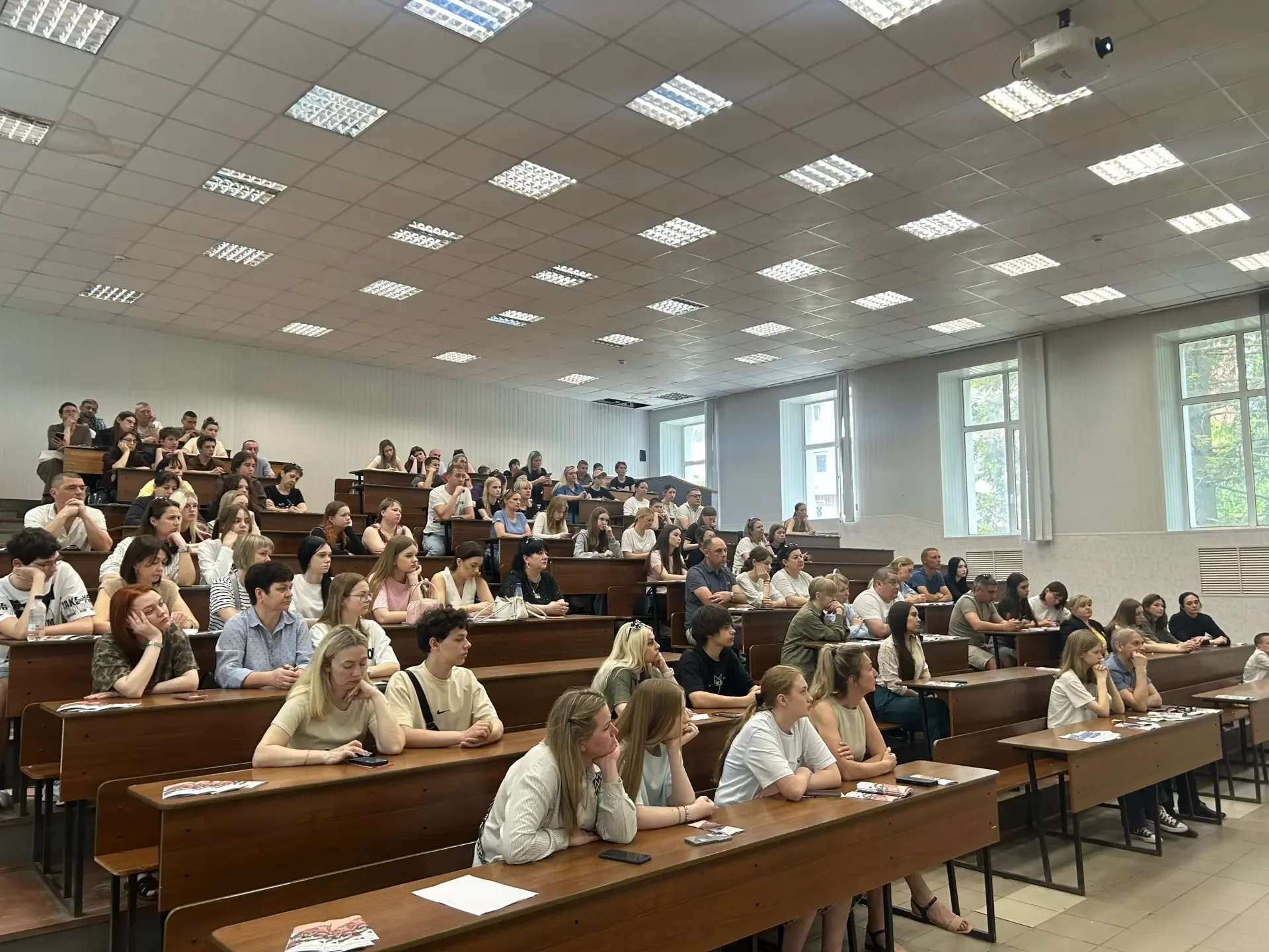 🔍 В Многопрофильном колледже ПГУ прошел День открытых дверей Десятки будущих абитуриентов и их родит