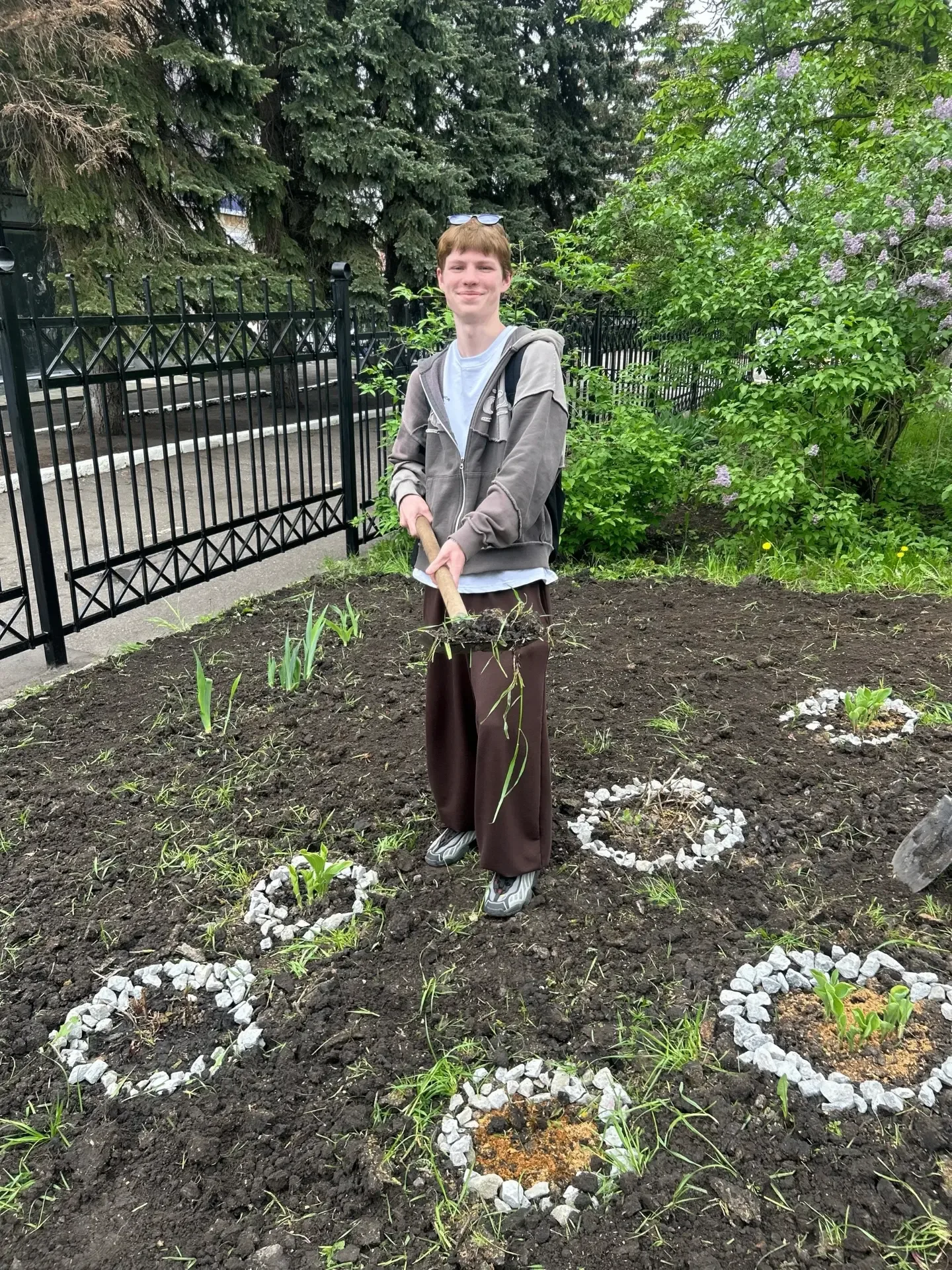В колледже продолжают озеленять территорию 💚🌿  В Многопрофильном колледже продолжаются работы по бла