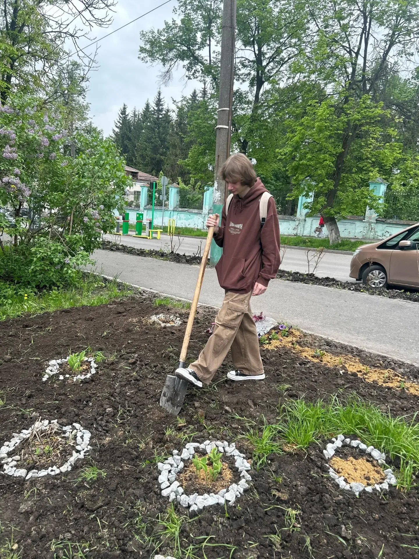 В колледже продолжают озеленять территорию 💚🌿  В Многопрофильном колледже продолжаются работы по бла