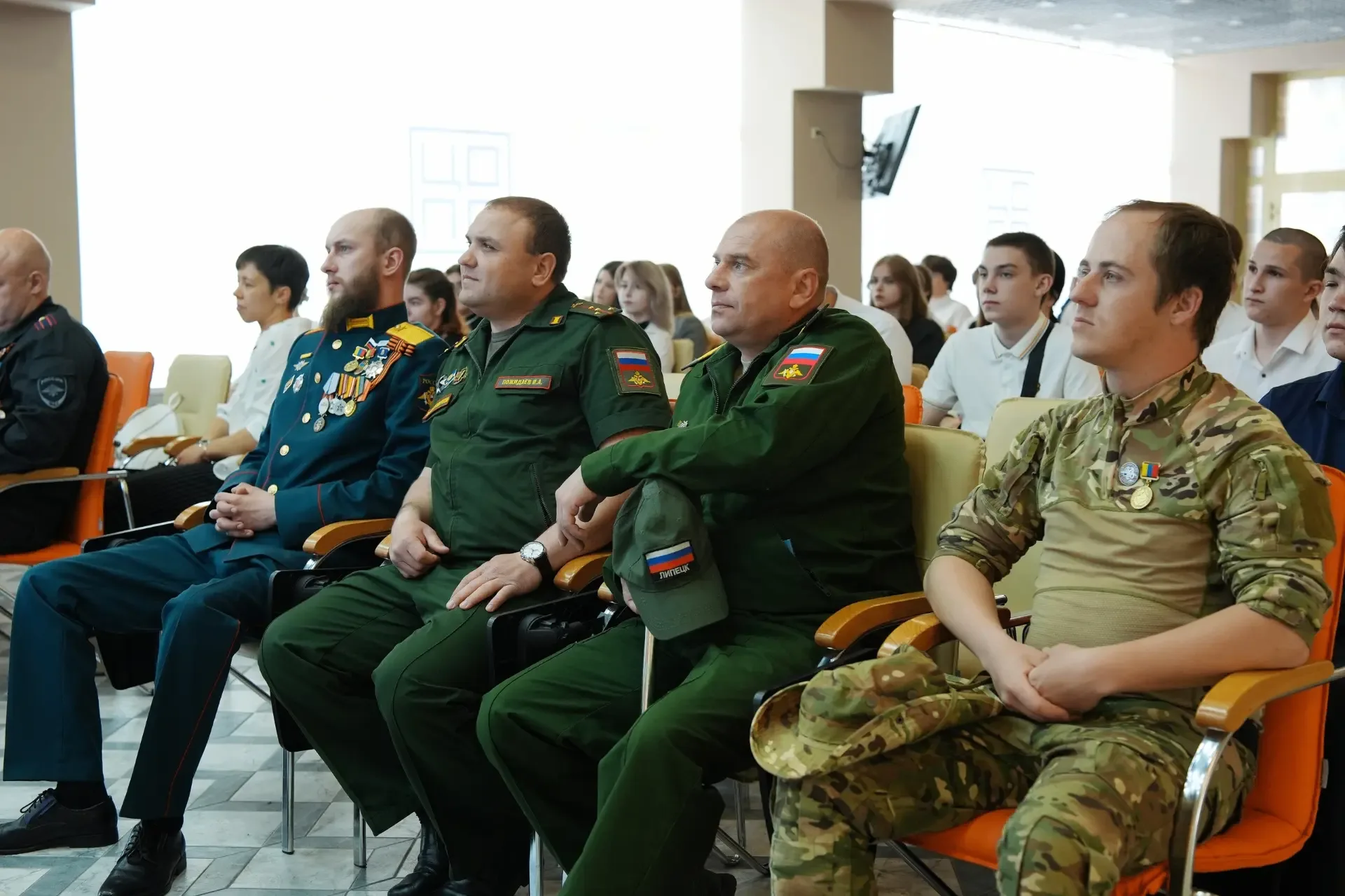 🤝 СПО для СВО: студенты КИИМО в числе активных волонтёров  Наши студенты активно участвуют в сборе г