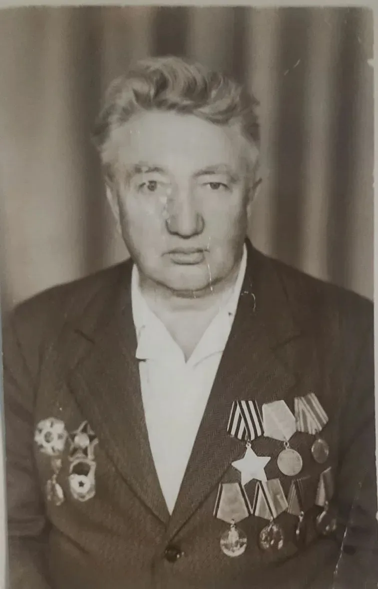 🕊🎖🇷🇺Расскажи о Герое  Давыдов Иван Александрович 29.09.1925-24.02.1998 Призван 12.08.1942 года Булае
