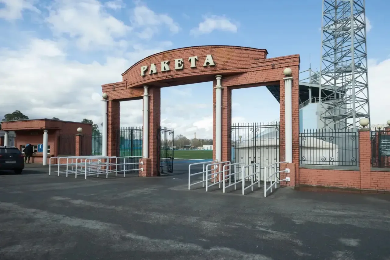 «Ракета» - сердце спортивных Дербышек❤️🏒  Стадион «Ракета», построенный еще в 1947 году, переживает 