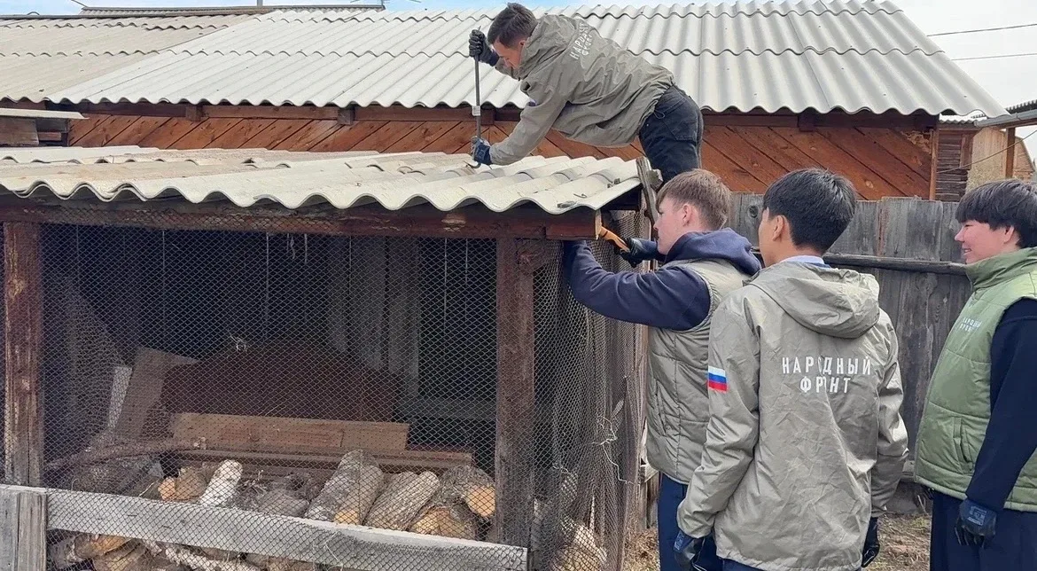 Команда добра: студенты УУКЖТ поддержали семью участника СВО!  Студенты группы ЭПСл.9-25-3 совершили