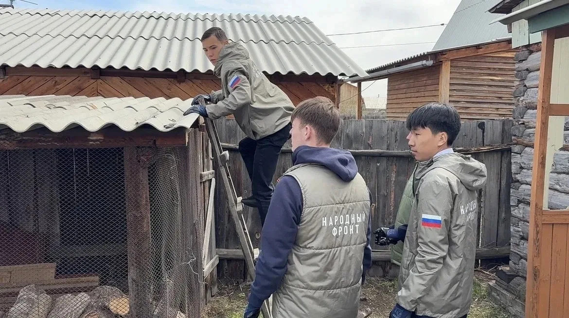 Команда добра: студенты УУКЖТ поддержали семью участника СВО!  Студенты группы ЭПСл.9-25-3 совершили
