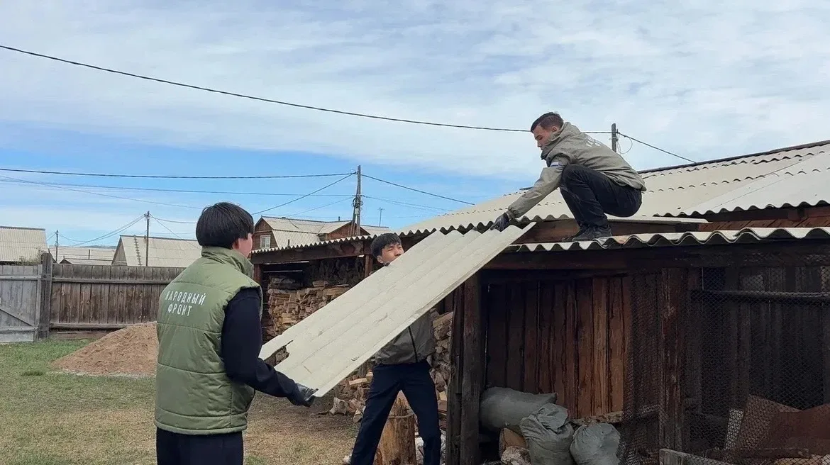 Команда добра: студенты УУКЖТ поддержали семью участника СВО!  Студенты группы ЭПСл.9-25-3 совершили