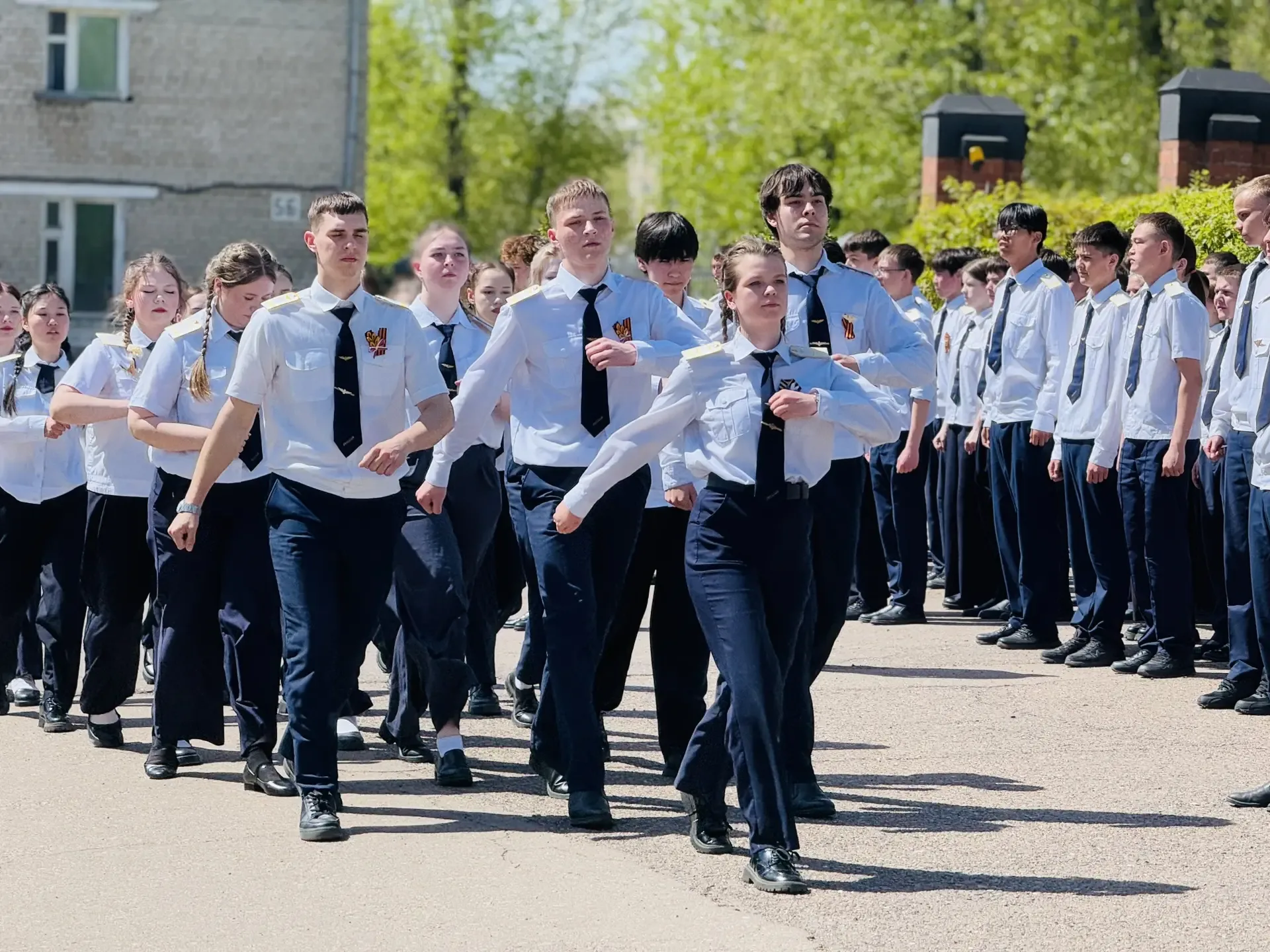 🎖️🚶‍♂️🎶 Смотр строя и песни — дух, дисциплина, команда! 🇷🇺  20 мая в УУКЖТ ИрГУПС прошёл традиционны