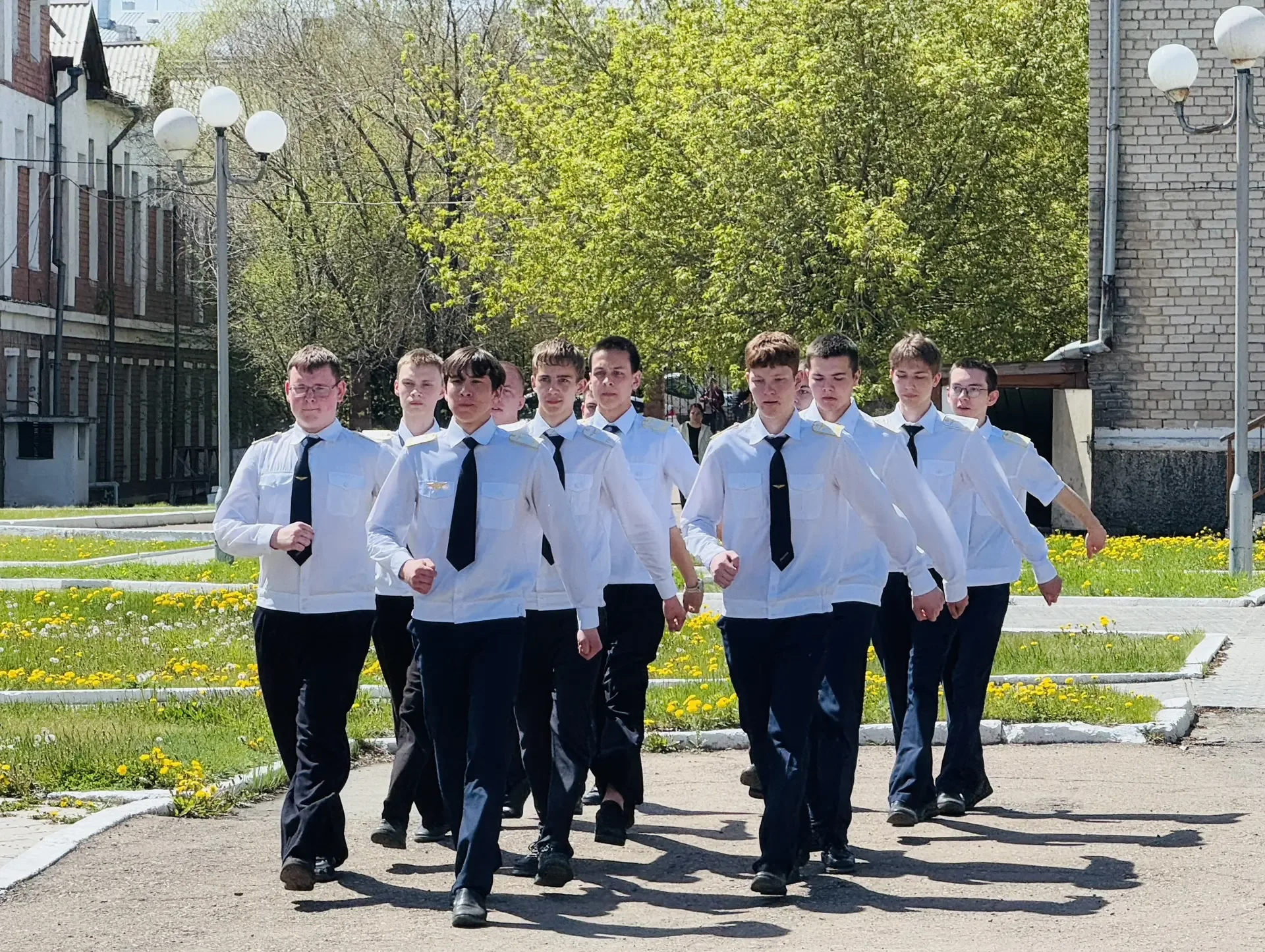 🎖️🚶‍♂️🎶 Смотр строя и песни — дух, дисциплина, команда! 🇷🇺  20 мая в УУКЖТ ИрГУПС прошёл традиционны