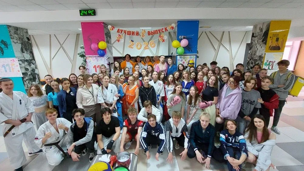 Второй день Недели выпускников -День СПОРТА! Выпускников на входе ждала веселая зарядка, затем прошл
