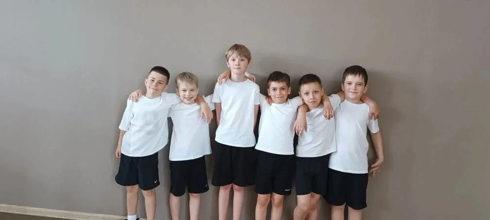 🏐 С апреля по май ребята 4 -х и 2-х классов соревновались в спортивно- подвижную игру "Пионербол". В