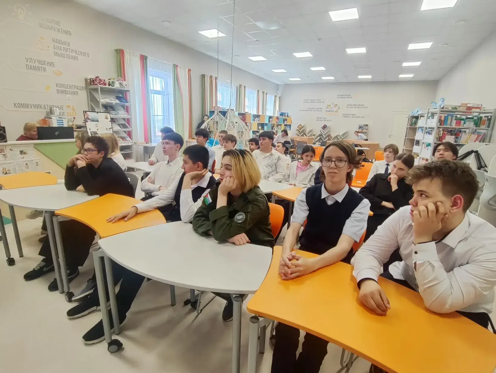 📜 Прошлое, которое нужно знать: агитация и искусство войны  15 мая учащиеся 8 «Д» класса посетили ле