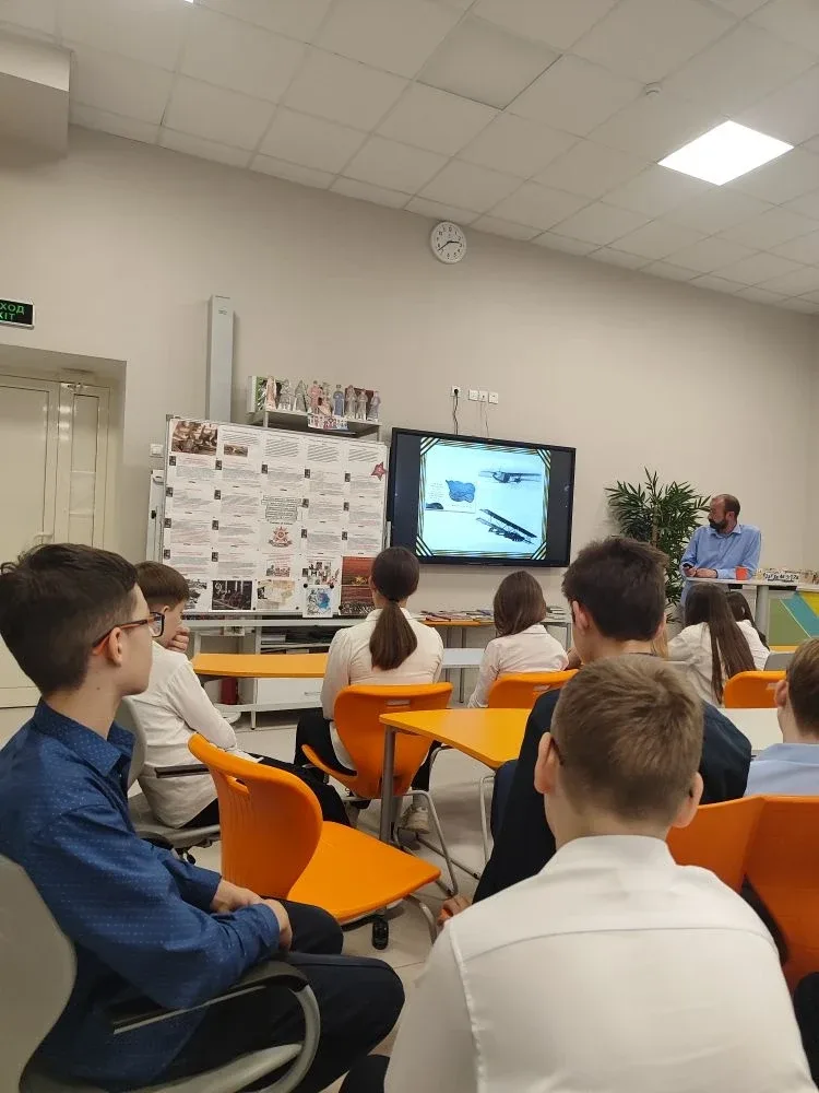 📢 ВАЖНОЕ СОБЫТИЕ В 6 «А»!  🇷🇺 15 мая наш 6 «А» класс с головой погрузился в героическую историю родн