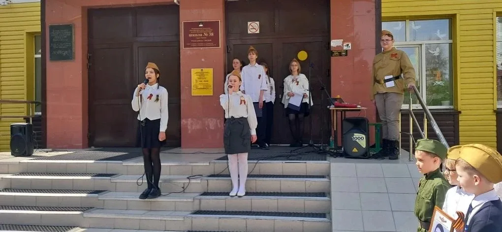 Сегодня в нашей школе прошла торжественная линейка, посвящённая 81‑й годовщине Победы в Великой Отеч