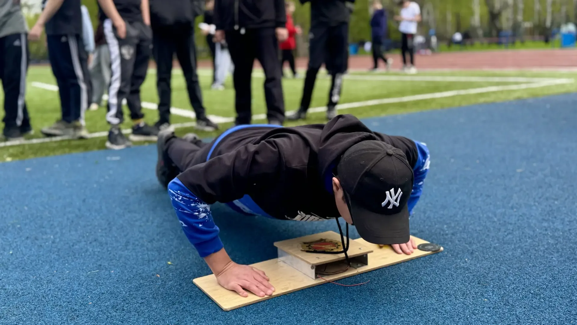 ФЕСТИВАЛЬ ГТО В ЛИЦЕЕ: СЕДЬМЫЕ КЛАССЫ ПРОВЕРИЛИ СВОЮ СИЛУ 💪🏅  В нашем лицее прошёл фестиваль ГТО сре
