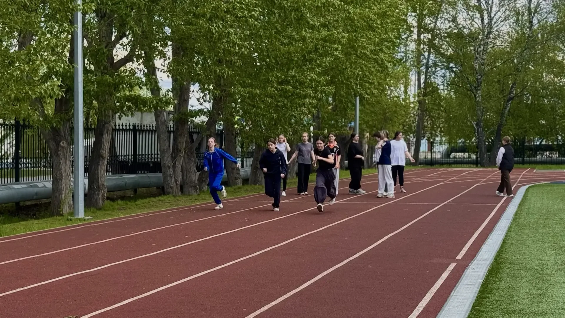 ФЕСТИВАЛЬ ГТО В ЛИЦЕЕ: СЕДЬМЫЕ КЛАССЫ ПРОВЕРИЛИ СВОЮ СИЛУ 💪🏅  В нашем лицее прошёл фестиваль ГТО сре