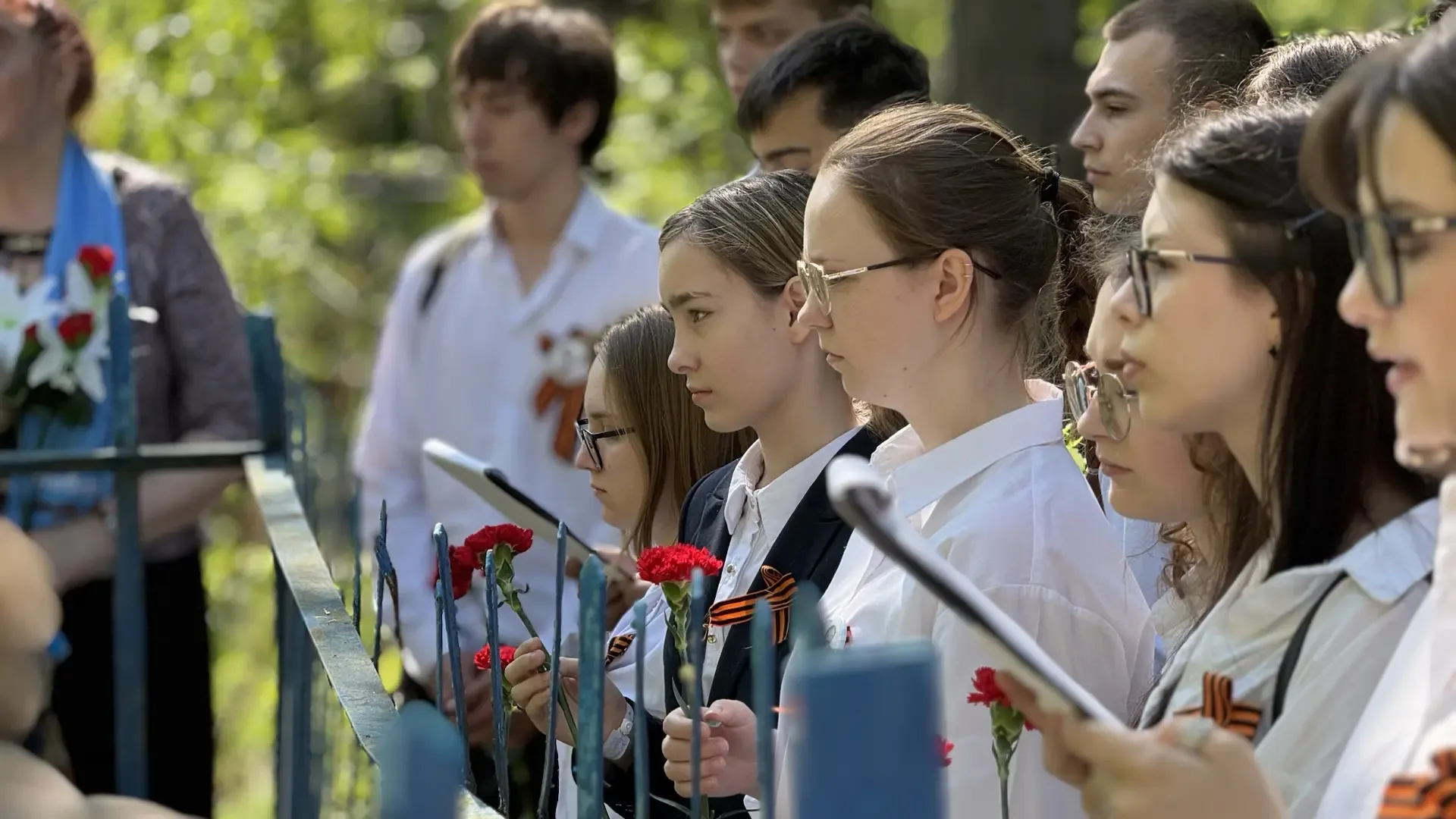 МИНУТА ПАМЯТИ У ПАМЯТНИКА БУГАЕВА ВИКТОРА ЕЛИСЕЕВИЧА 🕯️  В День Победы у памятника Герою Советского 
