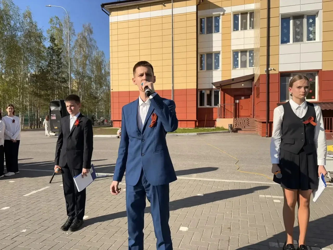 БЕССМЕРТНЫЙ ПОЛК: ПАМЯТЬ, КОТОРУЮ МЫ НЕСЕМ С ГОРДОСТЬЮ🕊️  В нашей школе прошла особенная и трогатель