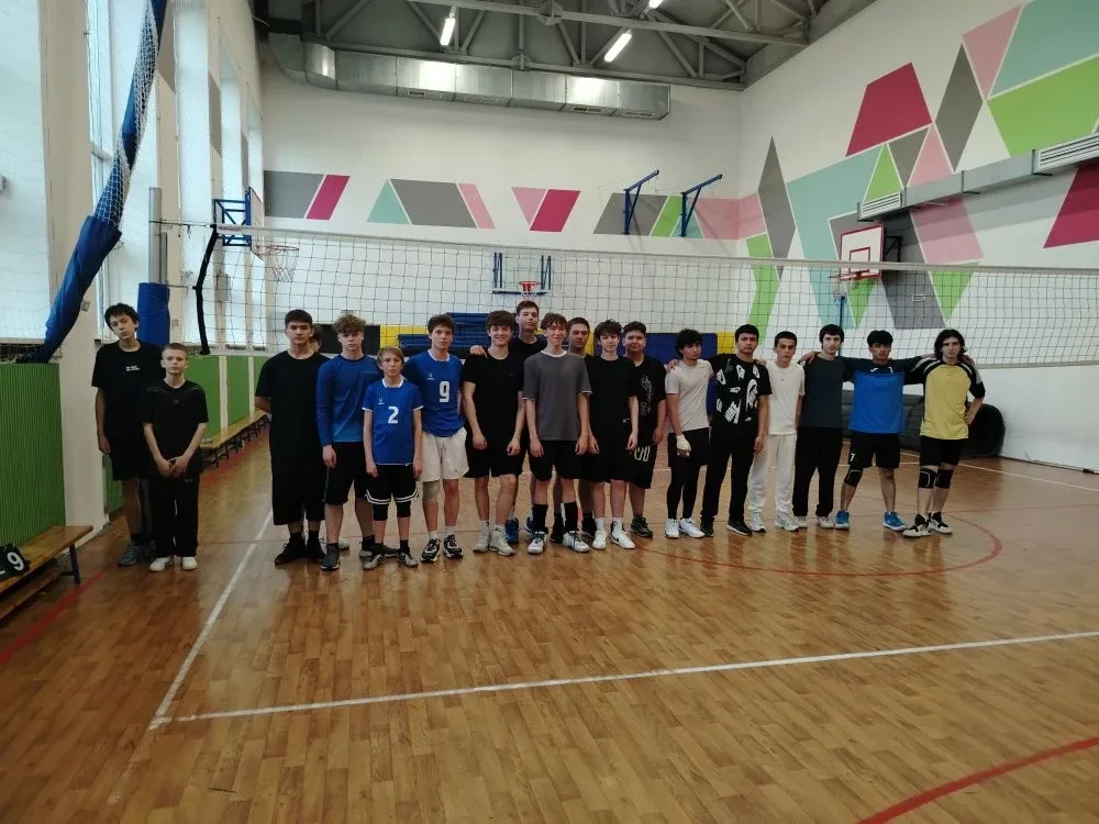 Сегодня прошла товарищеская встреча по волейболу 🏐🏐🏐 1 место -сош 9 🏆 2 место- сош 13  3 место- сош 