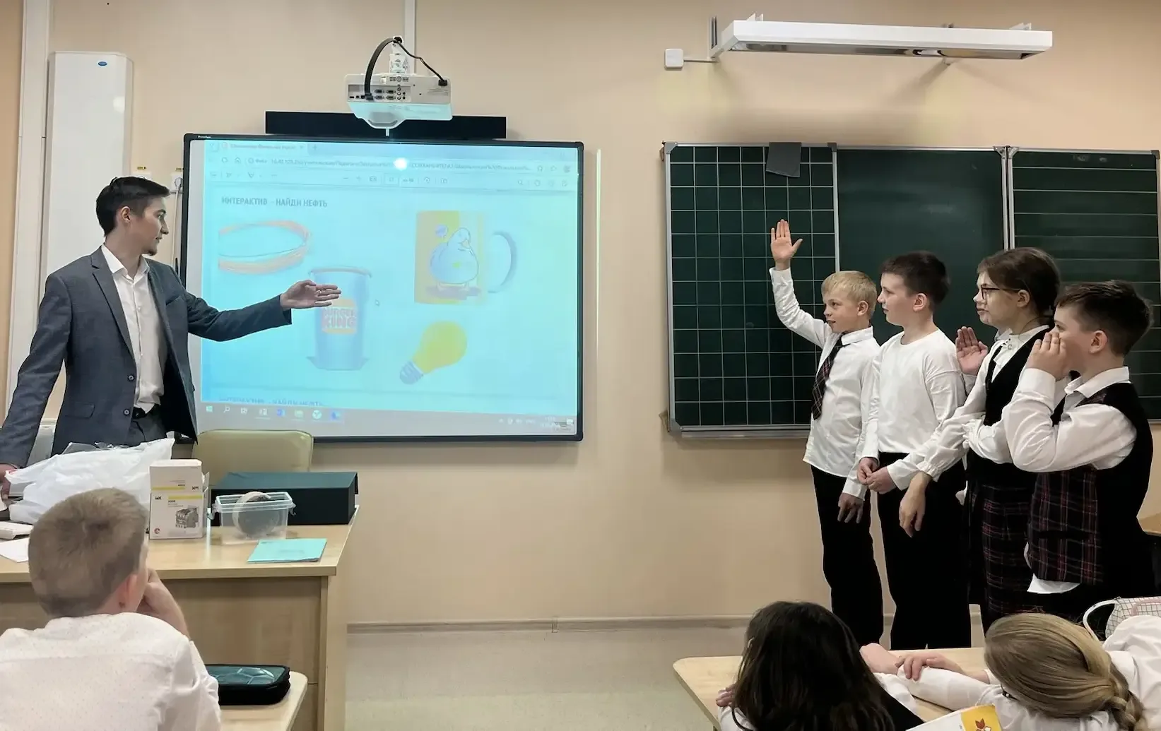 Тайны полезных ископаемых  В рамках сотрудничества с компанией «Мессояханефтегаз» учащиеся начальных