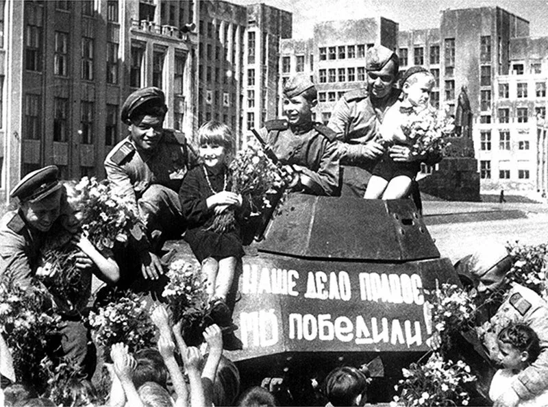 С Днем Победы! С великим Праздником!  Несмотря на чудовищные потери, наш народ выстоял, сохранил стр