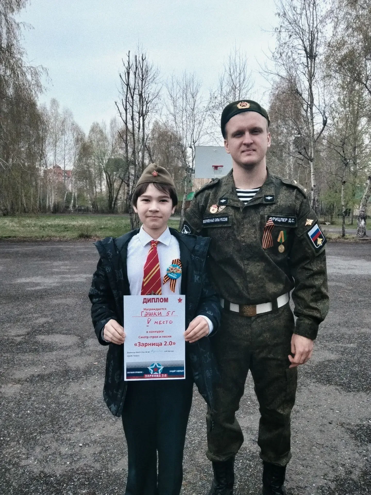 🎖 Чеканя шаг и удивляя талантами: в 68-й школе прошел Смотр строя и песни!   С 4 по 7 мая двор нашей