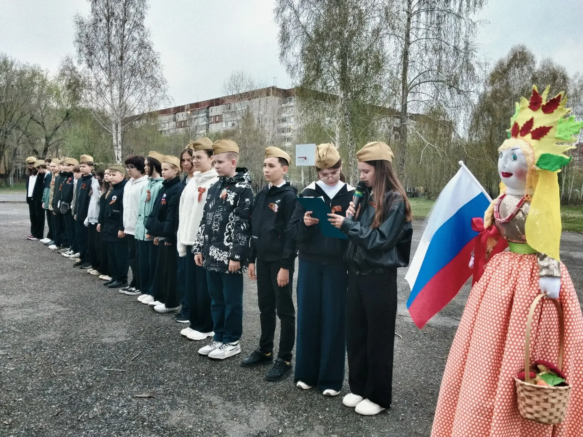 🎖 Чеканя шаг и удивляя талантами: в 68-й школе прошел Смотр строя и песни!   С 4 по 7 мая двор нашей