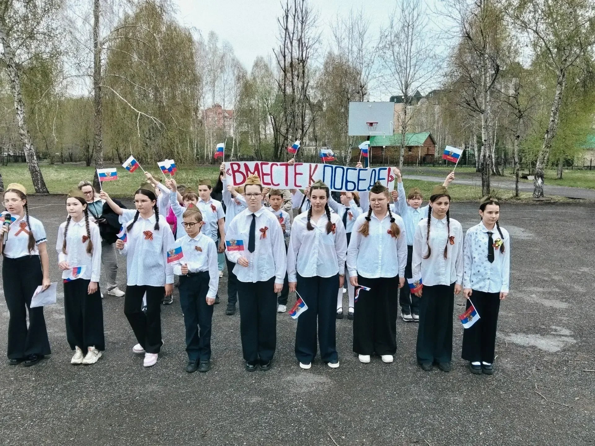 🎖 Чеканя шаг и удивляя талантами: в 68-й школе прошел Смотр строя и песни!   С 4 по 7 мая двор нашей