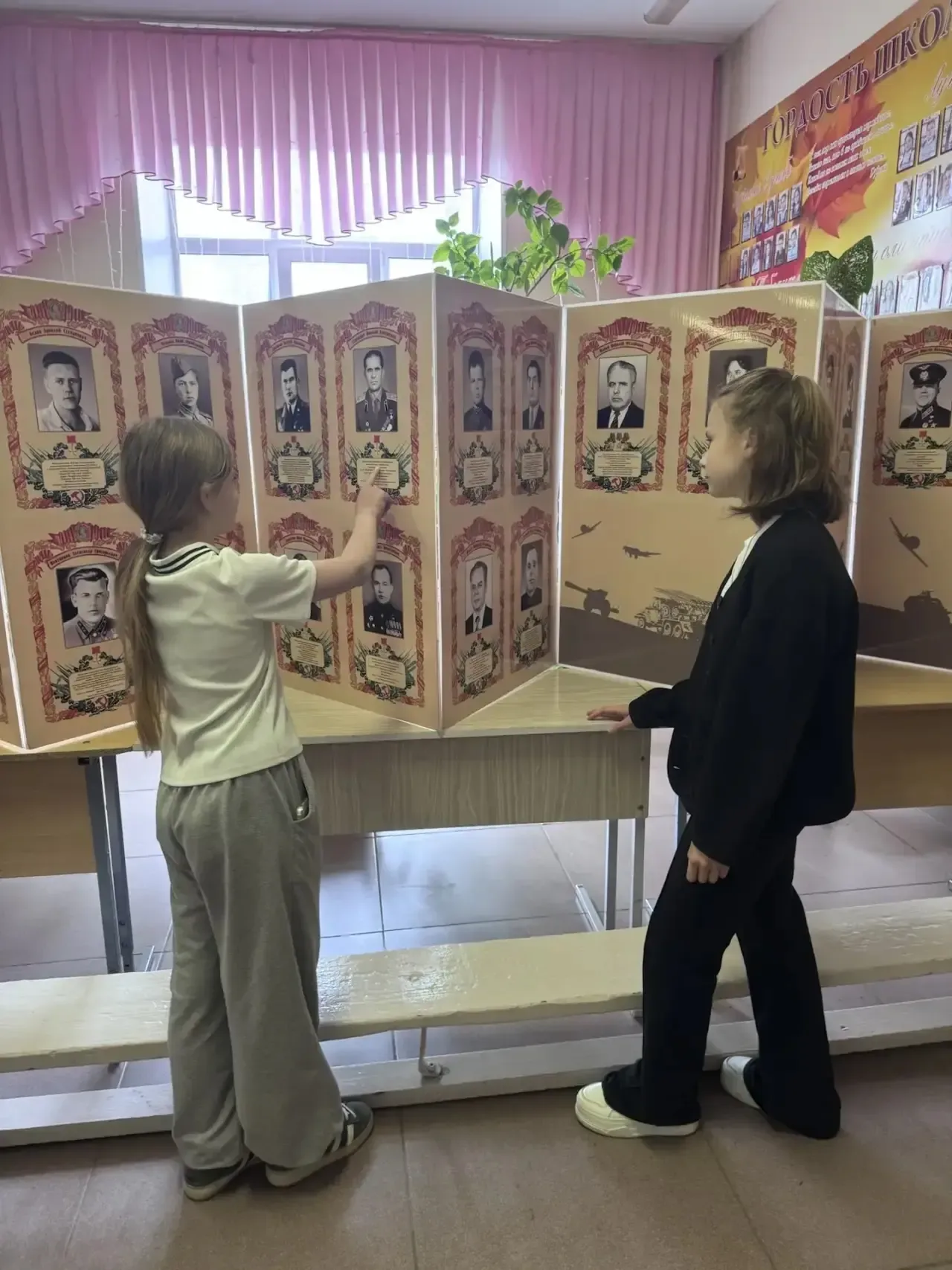 🔥В нашей школе прошла выставка «Вахта памяти — Тыл! Вахта памяти — Фронт!» в рамках проекта «Музейны