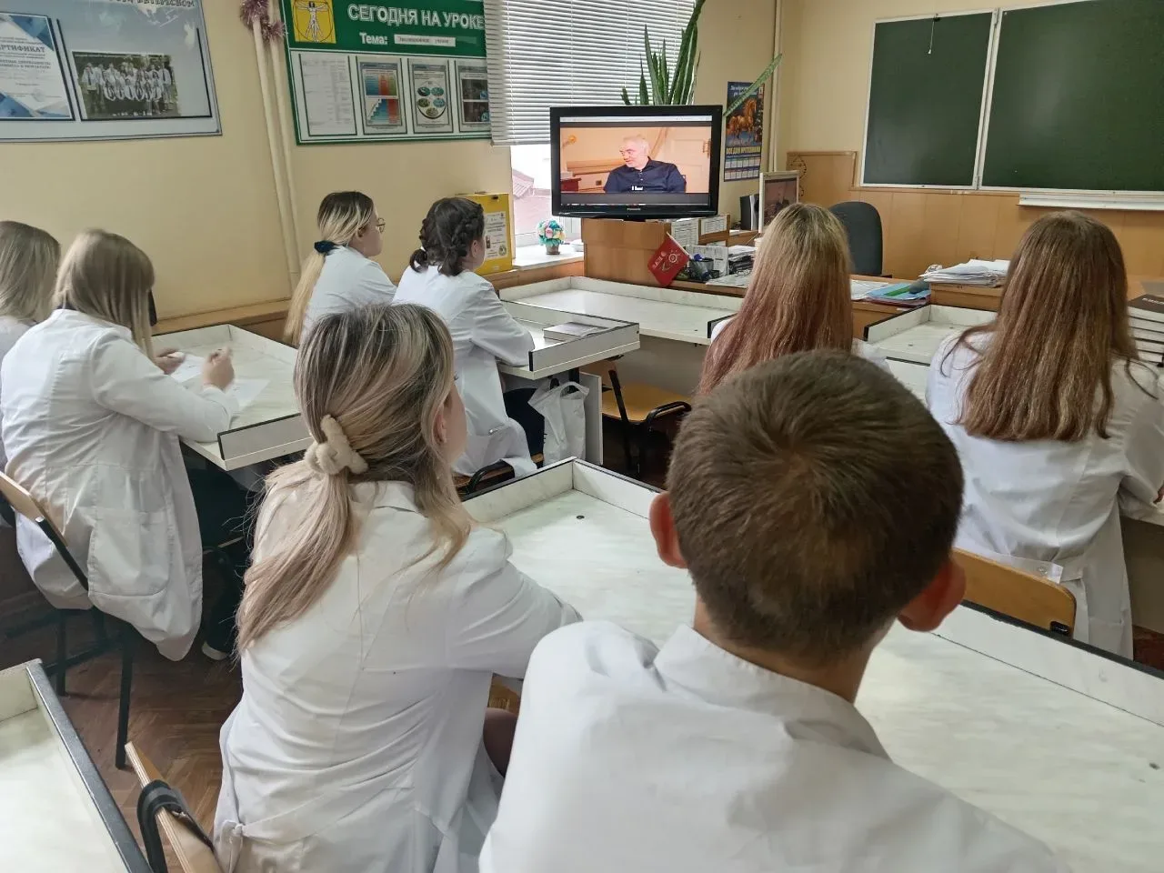🗓«Разговоры о важном»: ценности, которые нас объединяют  18 мая в Елецком техникуме железнодорожного