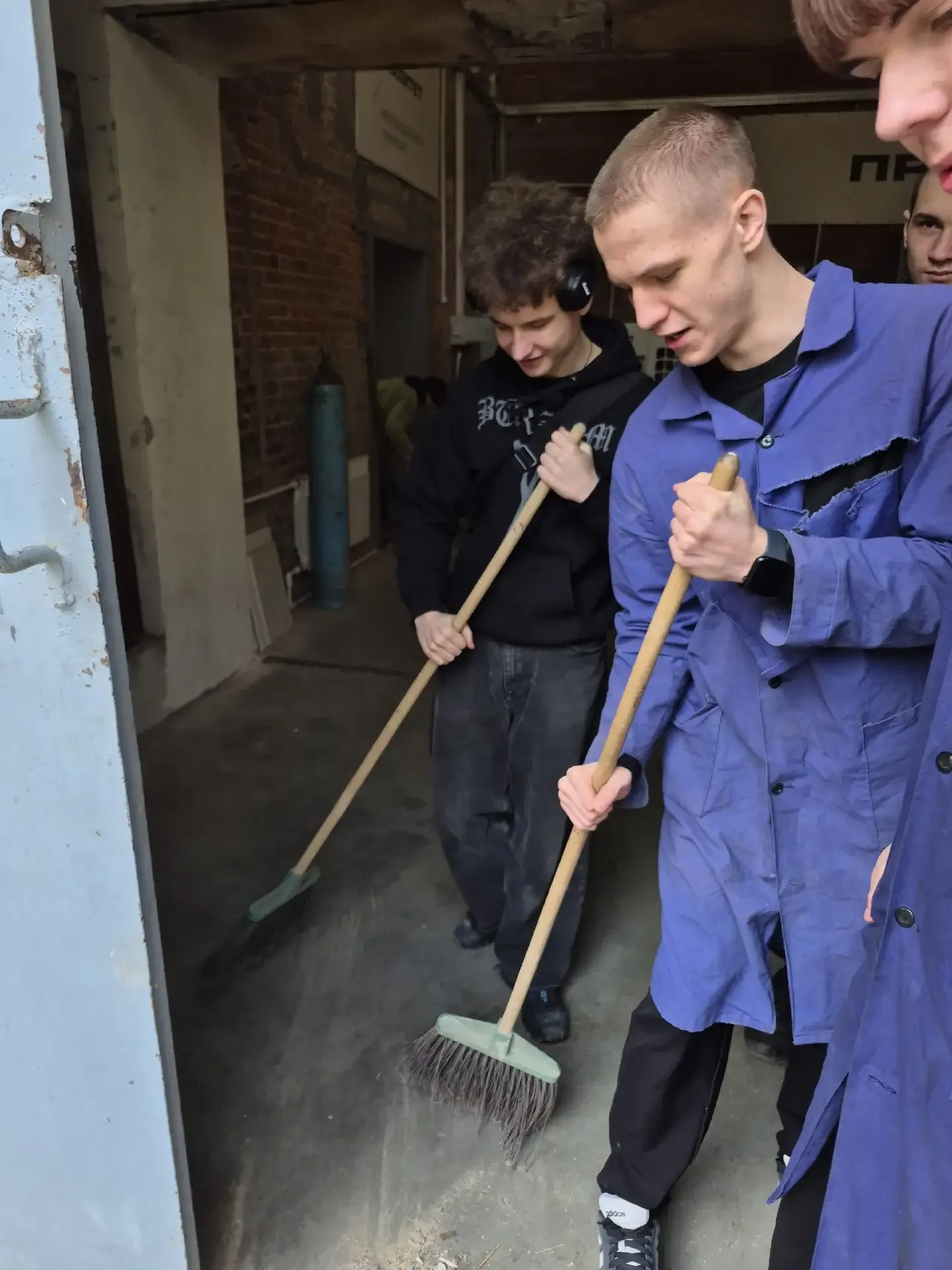 УЧЕБНАЯ ПРАКТИКА В ГРУППЕ ВОЭТ-241  Учебные мастерские — специальное помещение профессионального уче