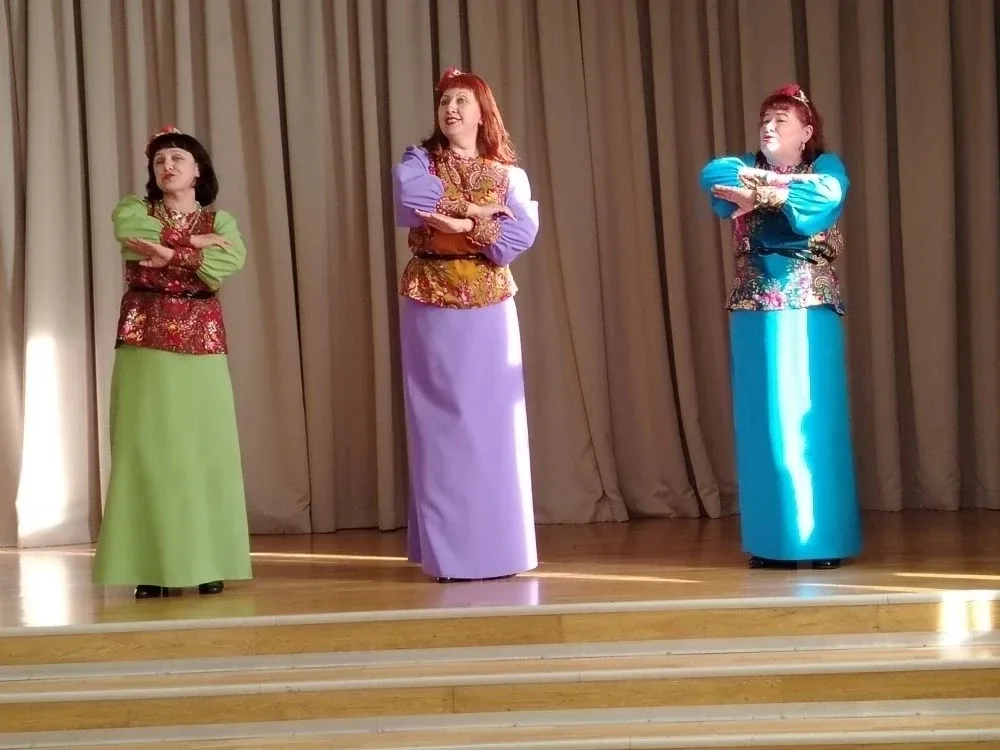 Звуки музыки  Талантливые дети надежды подают, Участвуют в конкурсах, танцуют и поют. И нет для них 