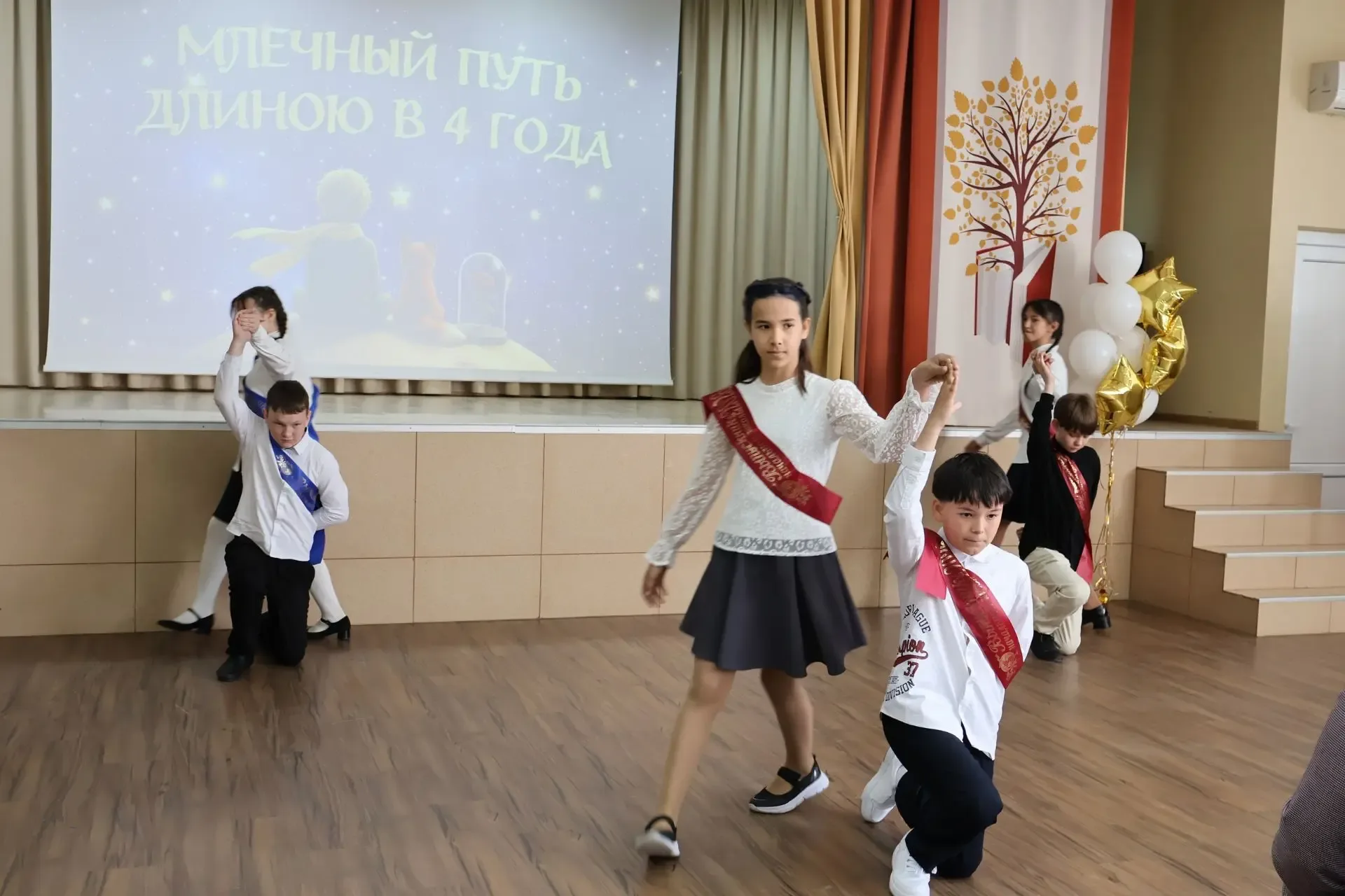 Прощай, начальная школа!   Два дня в нашей школе звучали аплодисменты, светились улыбки, но было чут
