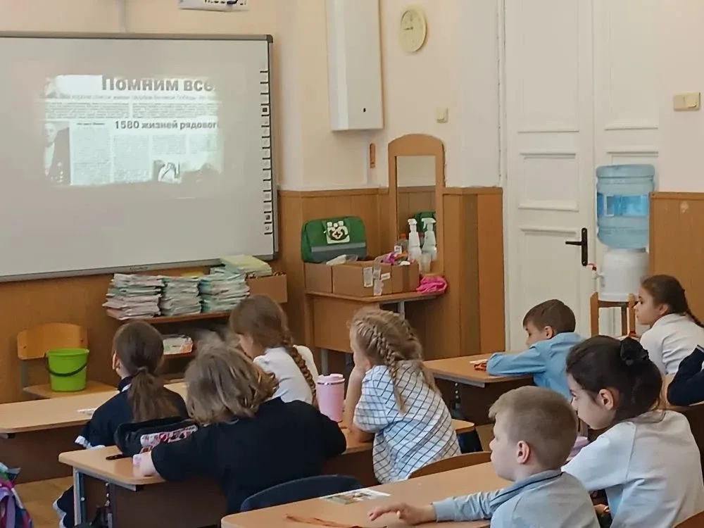 "ПАМЯТНЫЕ ДАТЫ"🔥 - "КЛАССНЫЕ" НОВОСТИ"👍  12 мая во 2-Б классе (кл. рук. Мельничук К. Ю.) прошёл музе